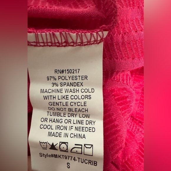 Wilde brand women’s magenta pullover top size small NWOT​ - Picture 4 of 4